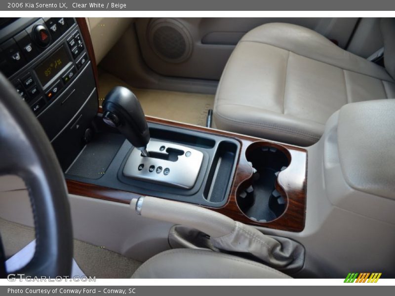 Clear White / Beige 2006 Kia Sorento LX