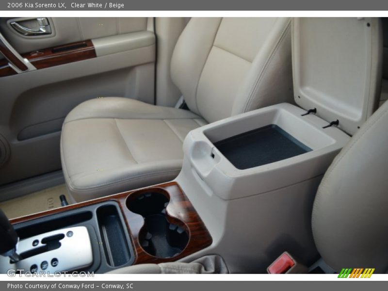 Clear White / Beige 2006 Kia Sorento LX