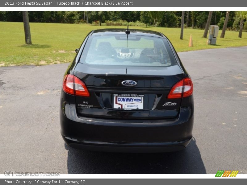Tuxedo Black / Charcoal Black/Blue Accent 2013 Ford Fiesta SE Sedan