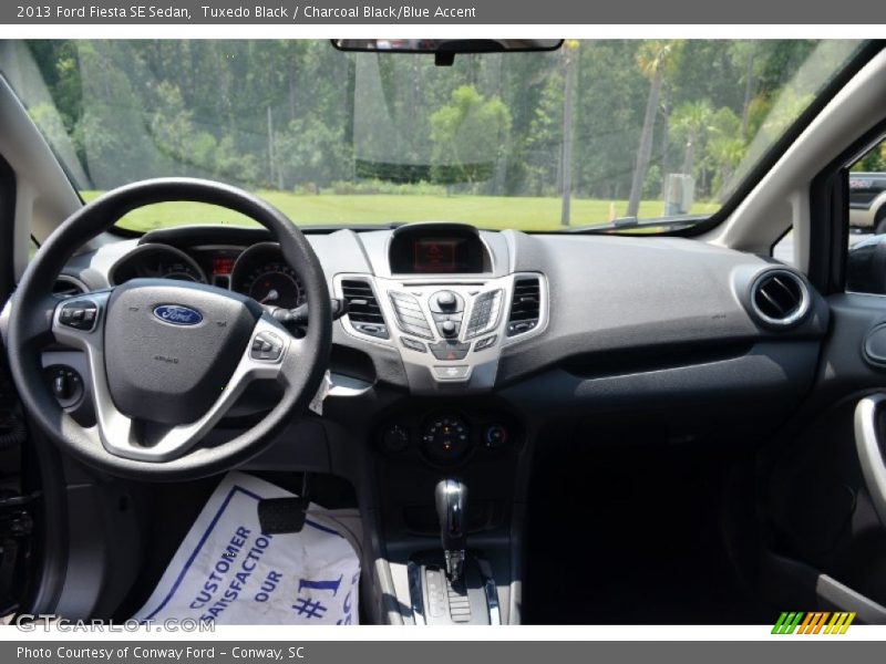 Tuxedo Black / Charcoal Black/Blue Accent 2013 Ford Fiesta SE Sedan