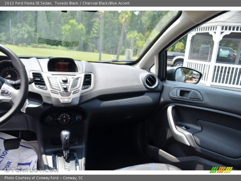 Tuxedo Black / Charcoal Black/Blue Accent 2013 Ford Fiesta SE Sedan