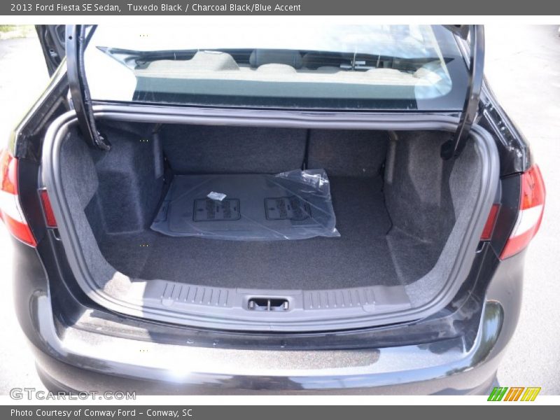 Tuxedo Black / Charcoal Black/Blue Accent 2013 Ford Fiesta SE Sedan