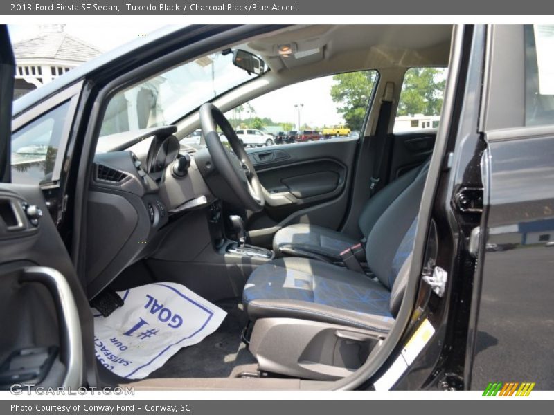 Tuxedo Black / Charcoal Black/Blue Accent 2013 Ford Fiesta SE Sedan