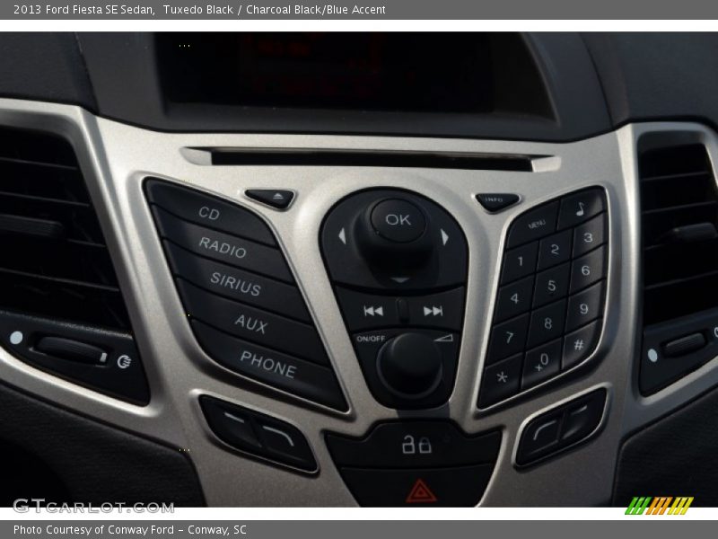 Tuxedo Black / Charcoal Black/Blue Accent 2013 Ford Fiesta SE Sedan