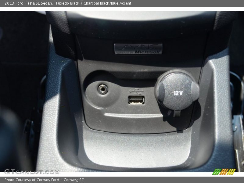 Tuxedo Black / Charcoal Black/Blue Accent 2013 Ford Fiesta SE Sedan