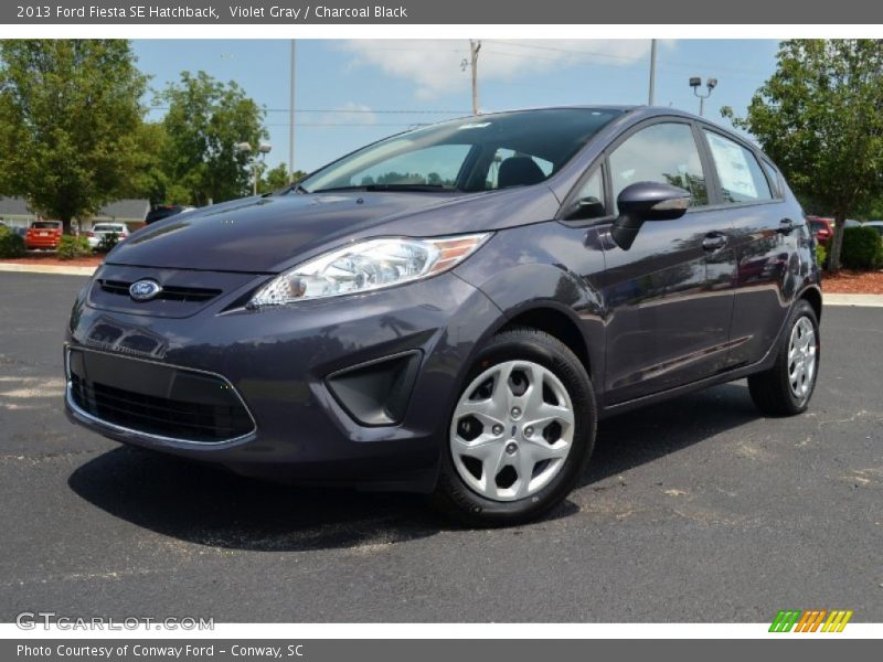 Front 3/4 View of 2013 Fiesta SE Hatchback