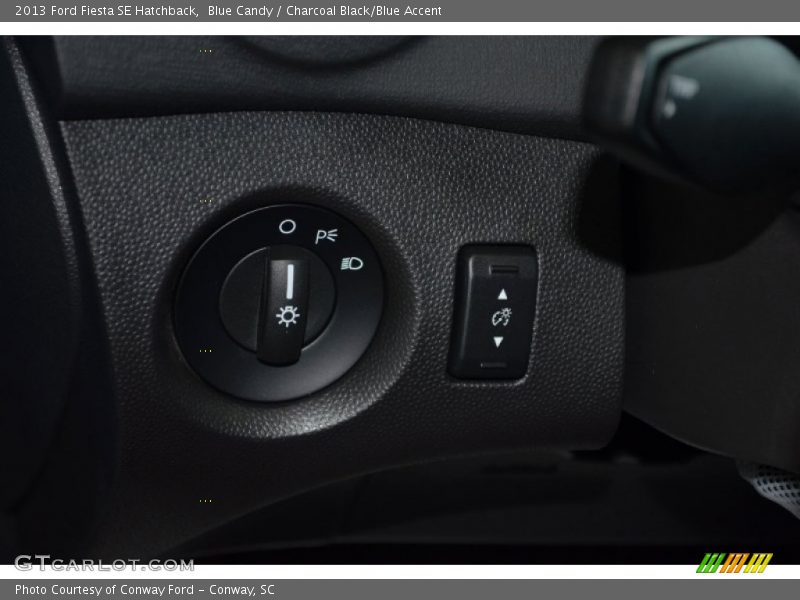 Blue Candy / Charcoal Black/Blue Accent 2013 Ford Fiesta SE Hatchback