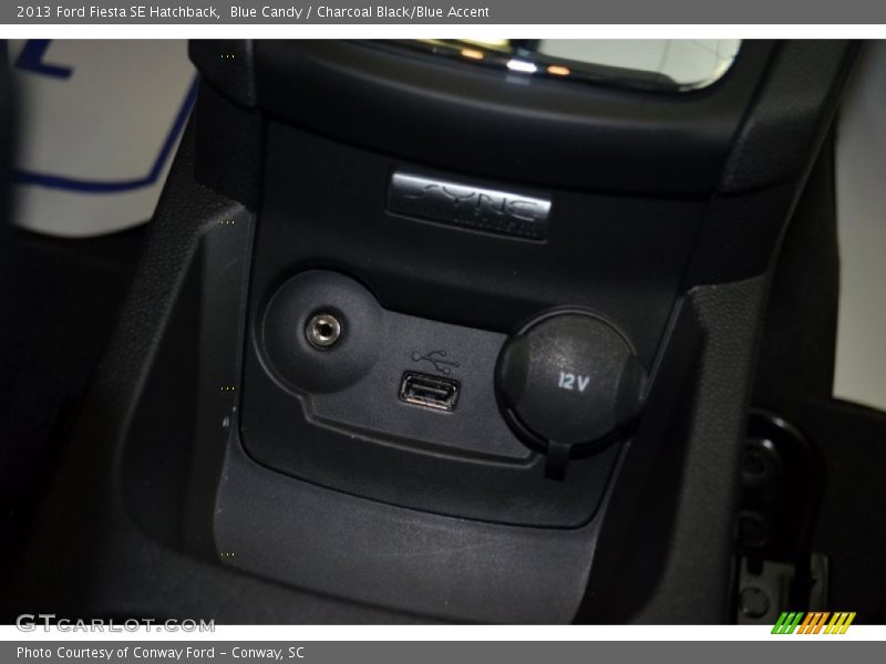 Blue Candy / Charcoal Black/Blue Accent 2013 Ford Fiesta SE Hatchback