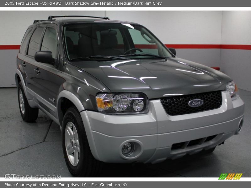 Front 3/4 View of 2005 Escape Hybrid 4WD