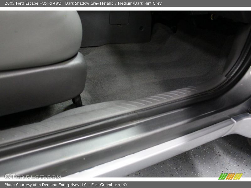 Dark Shadow Grey Metallic / Medium/Dark Flint Grey 2005 Ford Escape Hybrid 4WD