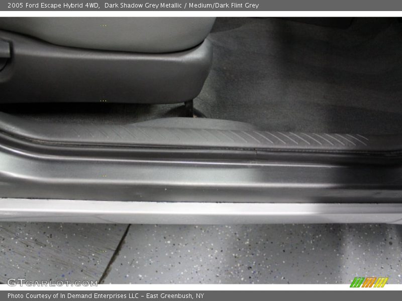 Dark Shadow Grey Metallic / Medium/Dark Flint Grey 2005 Ford Escape Hybrid 4WD