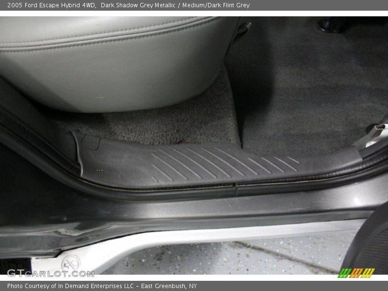 Dark Shadow Grey Metallic / Medium/Dark Flint Grey 2005 Ford Escape Hybrid 4WD