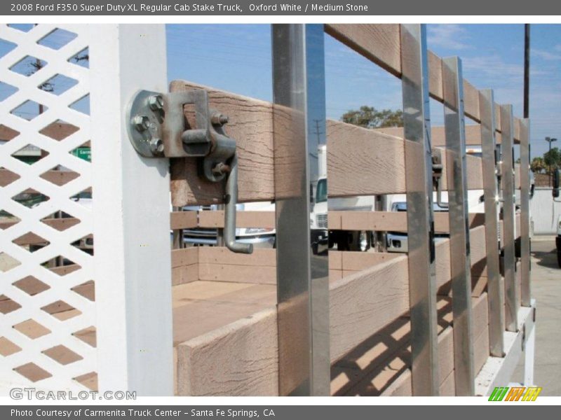 Oxford White / Medium Stone 2008 Ford F350 Super Duty XL Regular Cab Stake Truck