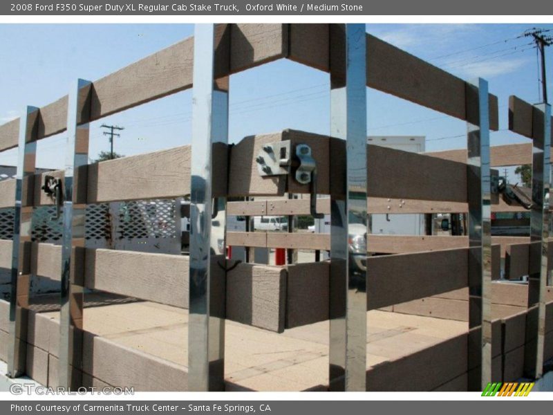 Oxford White / Medium Stone 2008 Ford F350 Super Duty XL Regular Cab Stake Truck