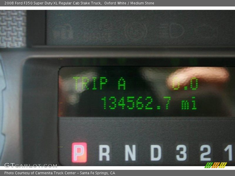 Oxford White / Medium Stone 2008 Ford F350 Super Duty XL Regular Cab Stake Truck