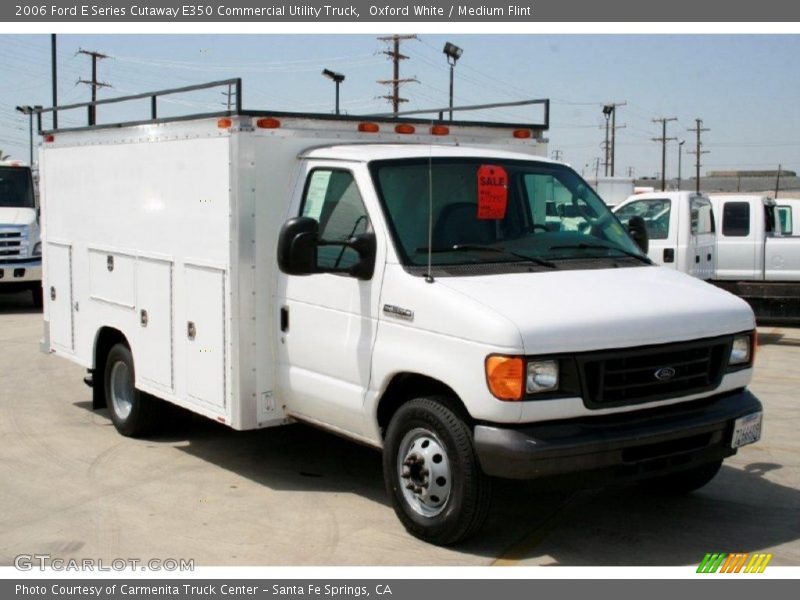 Oxford White / Medium Flint 2006 Ford E Series Cutaway E350 Commercial Utility Truck