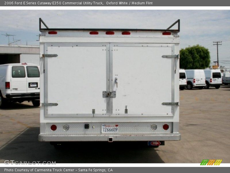 Oxford White / Medium Flint 2006 Ford E Series Cutaway E350 Commercial Utility Truck