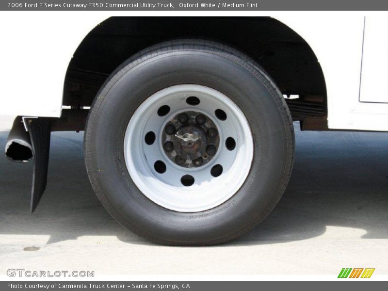 Oxford White / Medium Flint 2006 Ford E Series Cutaway E350 Commercial Utility Truck