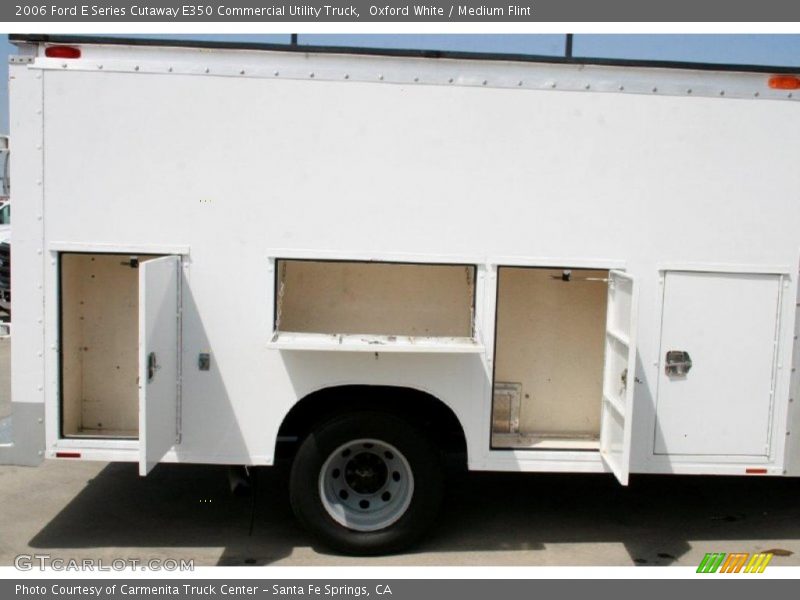 Oxford White / Medium Flint 2006 Ford E Series Cutaway E350 Commercial Utility Truck