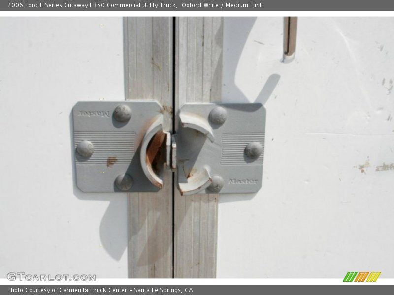 Oxford White / Medium Flint 2006 Ford E Series Cutaway E350 Commercial Utility Truck