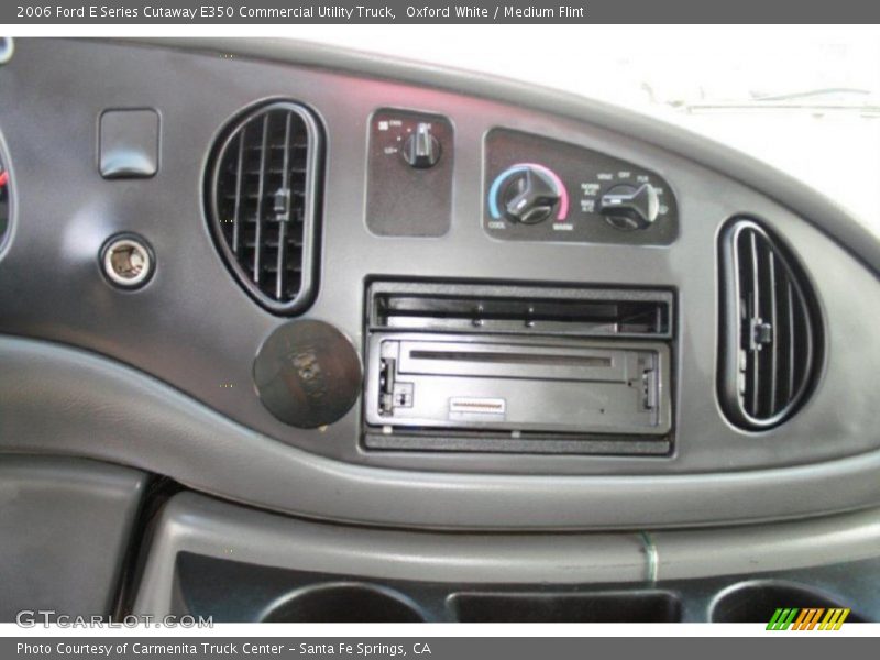 Oxford White / Medium Flint 2006 Ford E Series Cutaway E350 Commercial Utility Truck