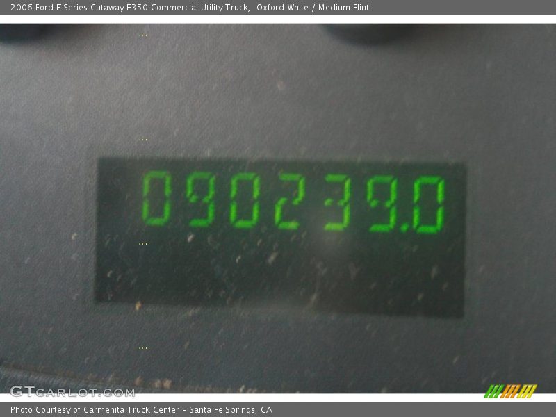 Oxford White / Medium Flint 2006 Ford E Series Cutaway E350 Commercial Utility Truck