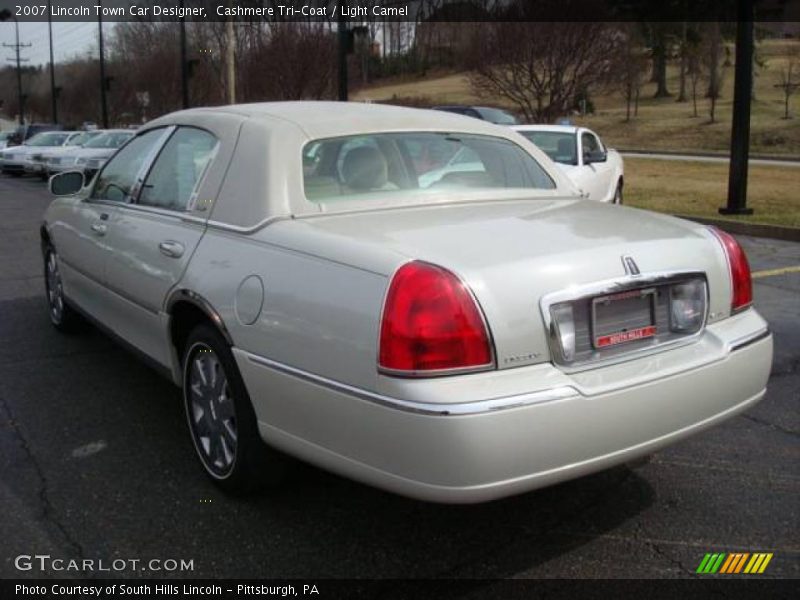 Cashmere Tri-Coat / Light Camel 2007 Lincoln Town Car Designer