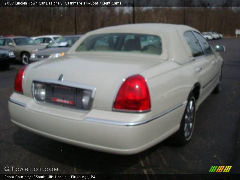 Cashmere Tri-Coat / Light Camel 2007 Lincoln Town Car Designer