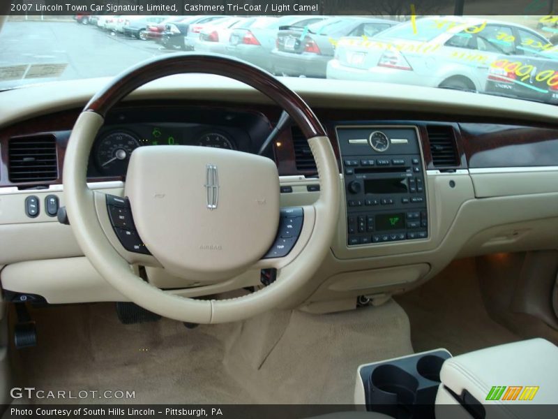 Cashmere Tri-Coat / Light Camel 2007 Lincoln Town Car Signature Limited