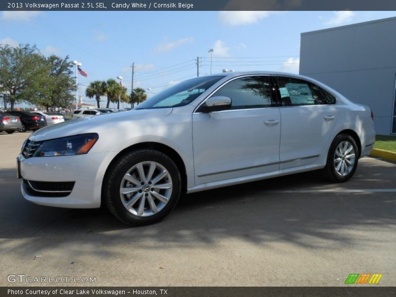Front 3/4 View of 2013 Passat 2.5L SEL