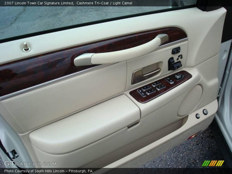 Cashmere Tri-Coat / Light Camel 2007 Lincoln Town Car Signature Limited