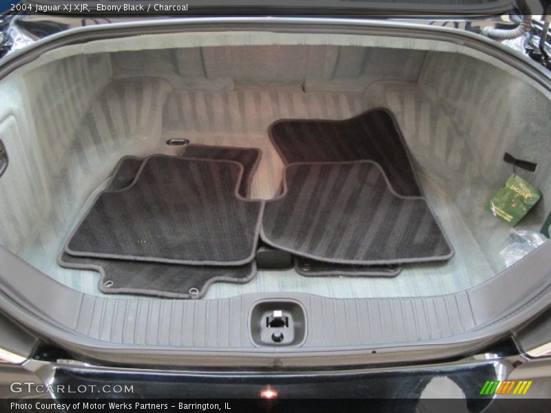  2004 XJ XJR Trunk