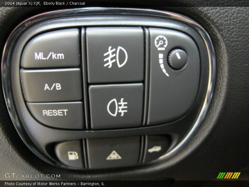 Controls of 2004 XJ XJR