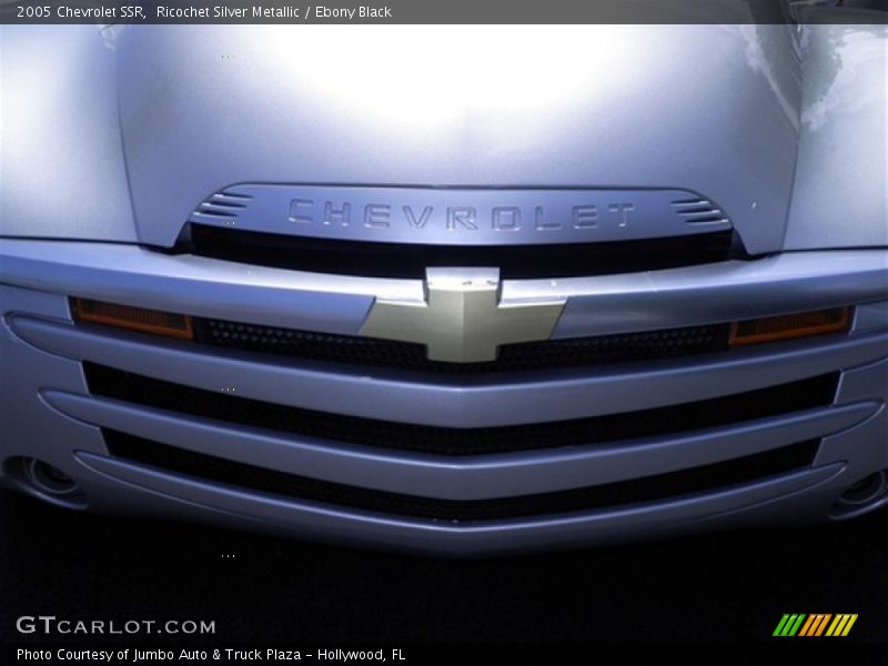 Ricochet Silver Metallic / Ebony Black 2005 Chevrolet SSR