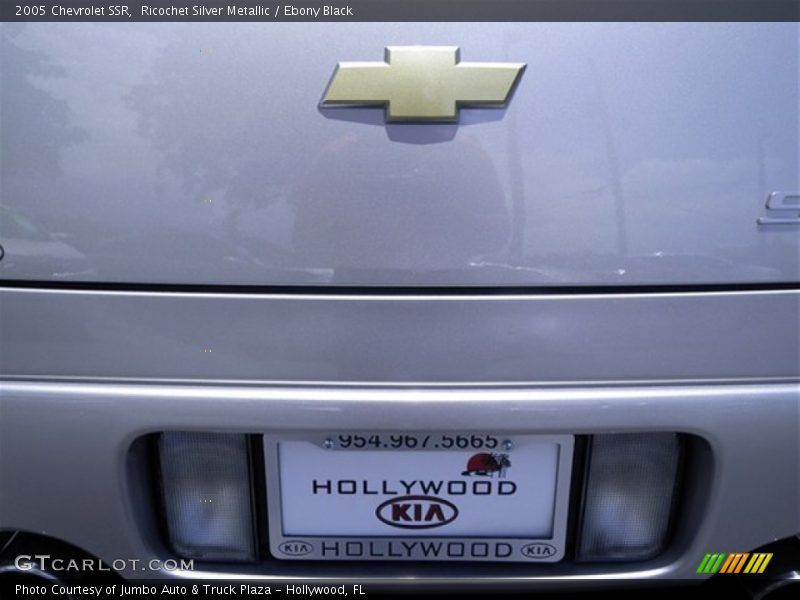 Ricochet Silver Metallic / Ebony Black 2005 Chevrolet SSR