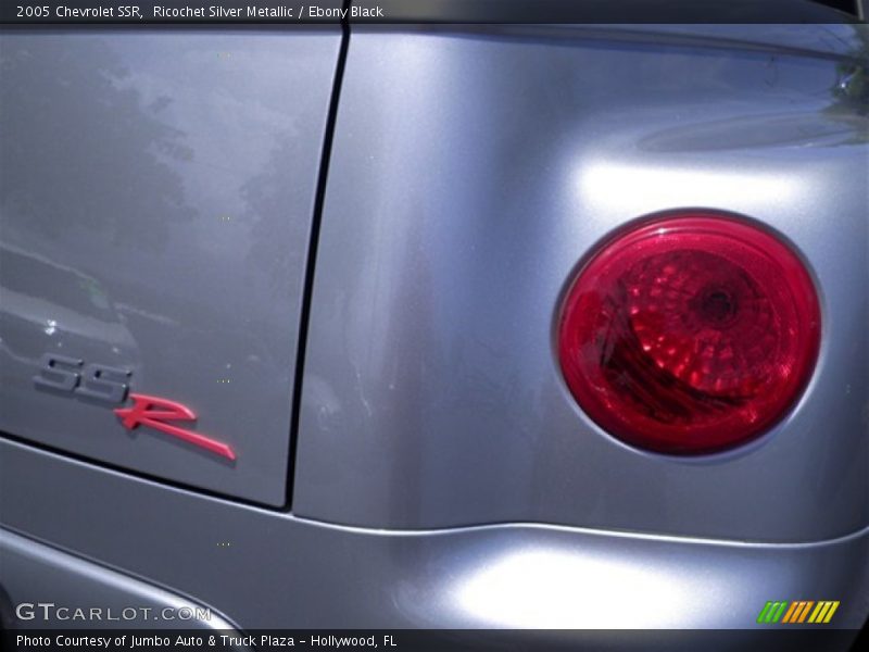 Ricochet Silver Metallic / Ebony Black 2005 Chevrolet SSR