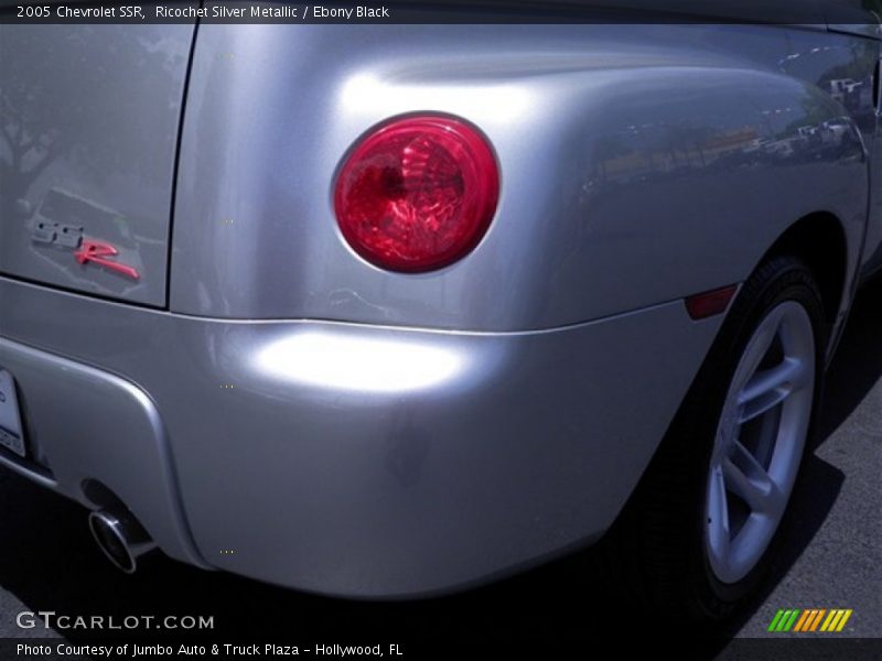 Ricochet Silver Metallic / Ebony Black 2005 Chevrolet SSR