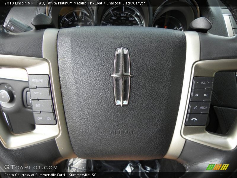 White Platinum Metallic Tri-Coat / Charcoal Black/Canyon 2010 Lincoln MKT FWD