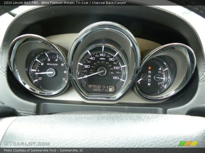 White Platinum Metallic Tri-Coat / Charcoal Black/Canyon 2010 Lincoln MKT FWD