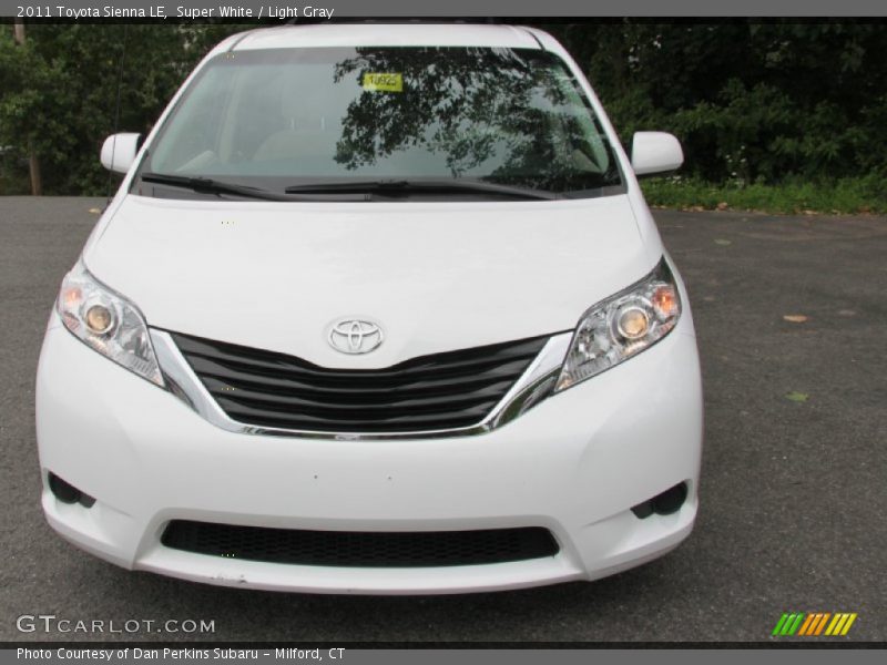 Super White / Light Gray 2011 Toyota Sienna LE