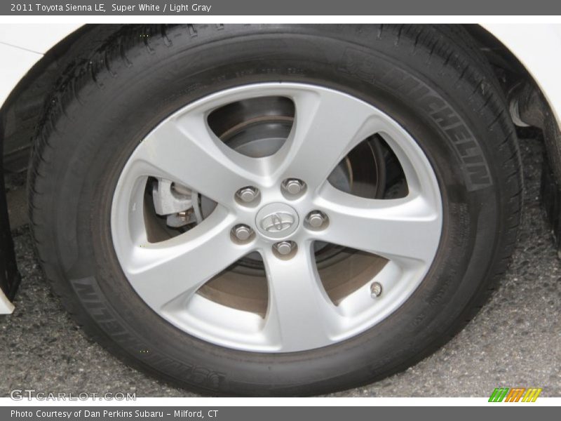 Super White / Light Gray 2011 Toyota Sienna LE