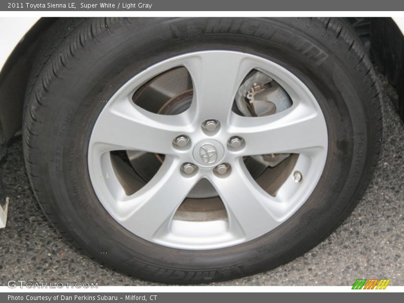 Super White / Light Gray 2011 Toyota Sienna LE
