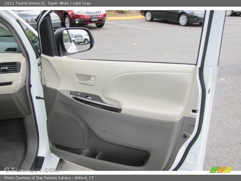 Super White / Light Gray 2011 Toyota Sienna LE