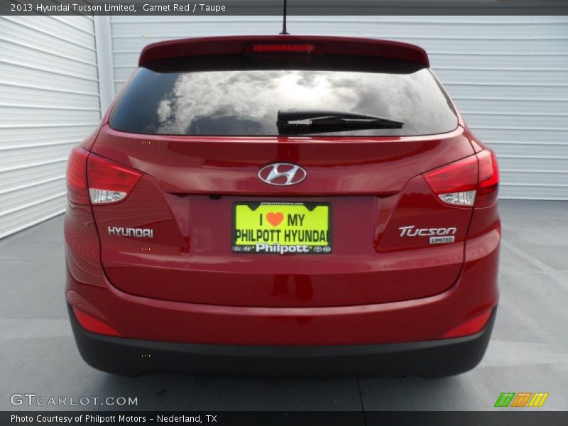 Garnet Red / Taupe 2013 Hyundai Tucson Limited