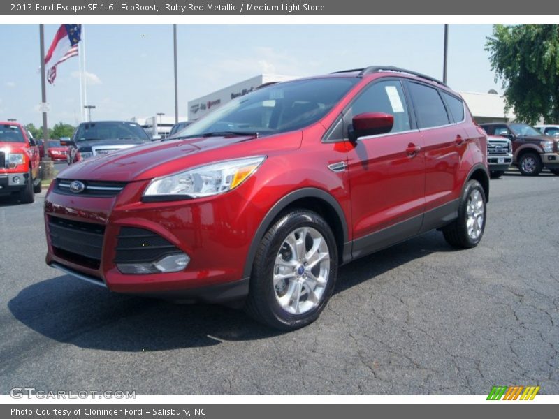 Front 3/4 View of 2013 Escape SE 1.6L EcoBoost