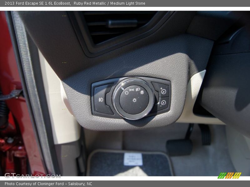 Ruby Red Metallic / Medium Light Stone 2013 Ford Escape SE 1.6L EcoBoost