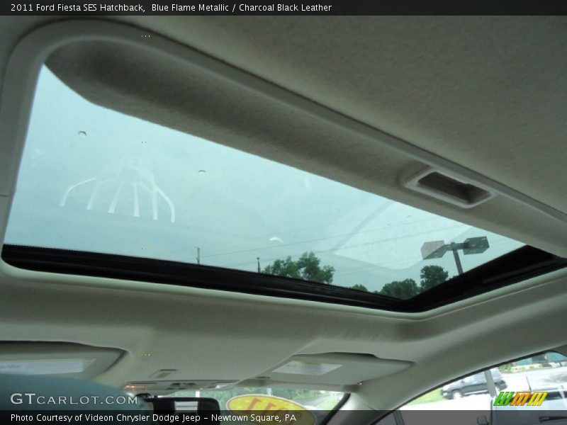 Sunroof of 2011 Fiesta SES Hatchback