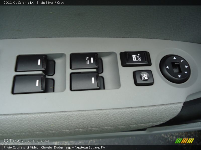 Bright Silver / Gray 2011 Kia Sorento LX