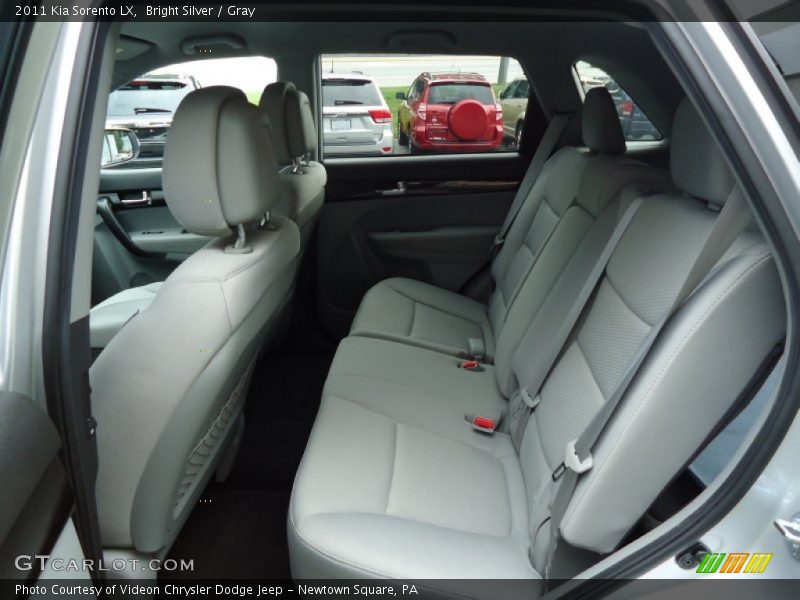 Bright Silver / Gray 2011 Kia Sorento LX
