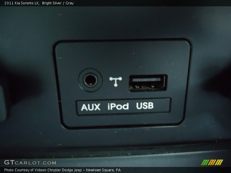 Bright Silver / Gray 2011 Kia Sorento LX